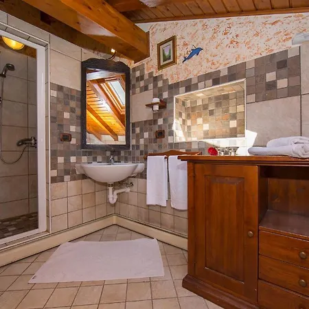 Sleeps 8 Pool Air Con * Argegno