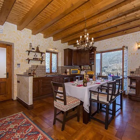 Sleeps 8 Pool Air Con Villa Argegno