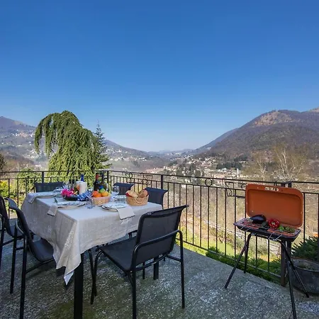 Sleeps 8 Pool Air Con