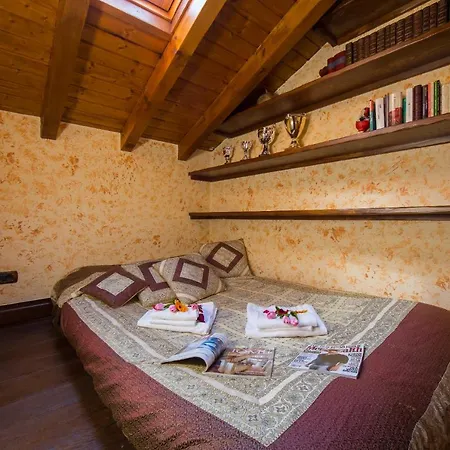 Villa Sleeps 8 Pool Air Con