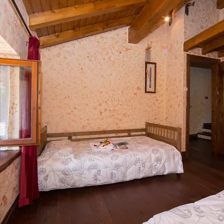 Villa Sleeps 8 Pool Air Con