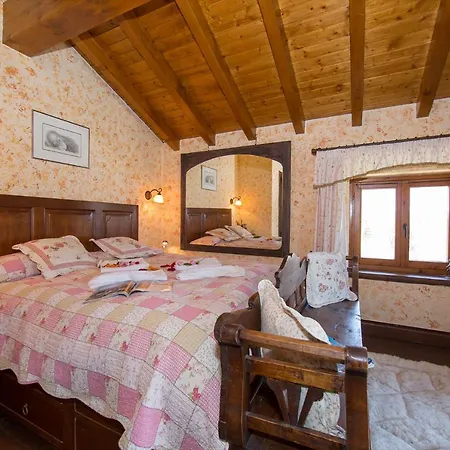 Sleeps 8 Pool Air Con *