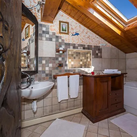 Sleeps 8 Pool Air Con Villa Argegno